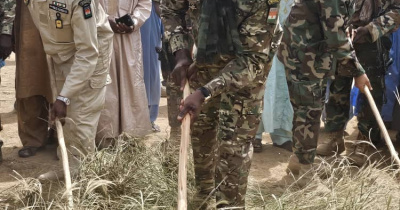 AGADEZ: Le Ministre de l'Hydraulique, de l'Assainissement et de l'Environnement Colonel MAIZAMA Abdoulaye procède au lancement officiel de la campagne nationale de lutte contre les feux de brousse.